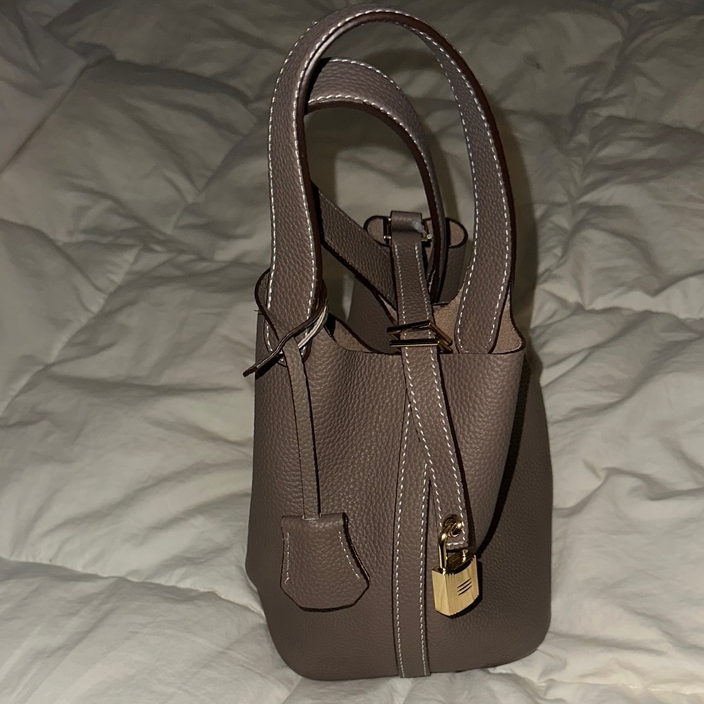 Elegant Brown Leather Handbag